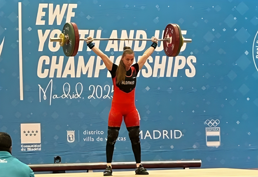 Tri medalje ari dhe 5 rekorde! Enkileda Carja shkëlqen në Kampionatin Europian të të rinjve