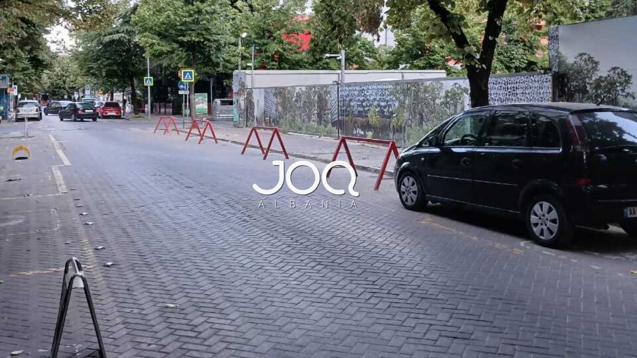 Zaptimi i rrugës në qendër të Tiranës shkakton tension te banorët
