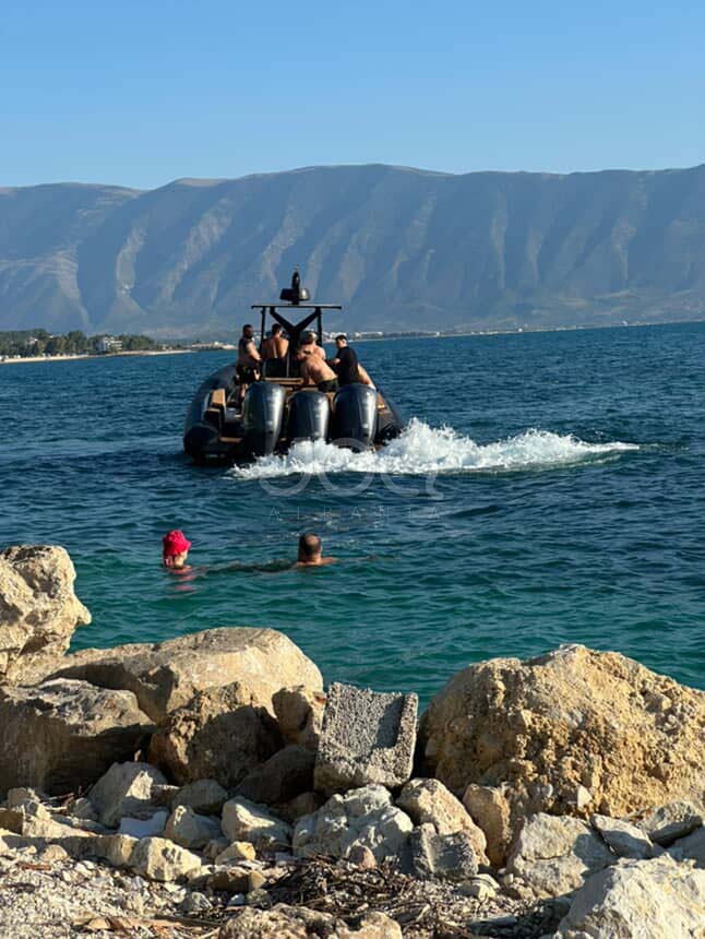 “Skafi afrohet me shpejtësi pranë bregut në Radhimë, kishte plot fëmijë përreth që po notonin”