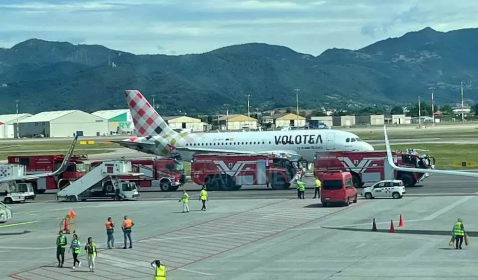 Tragjedi në aeroportin e Bergamos, një burrë vdes pasi u thith nga motori i avionit