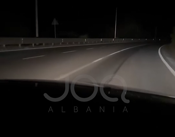 “Kujdes nëse kaloni në këtë aks rrugor, kanë hedhur vaj”