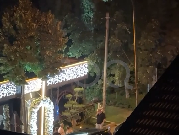 “A bëhet dasëm në një lounge me xhama në mes të lagjes?!”