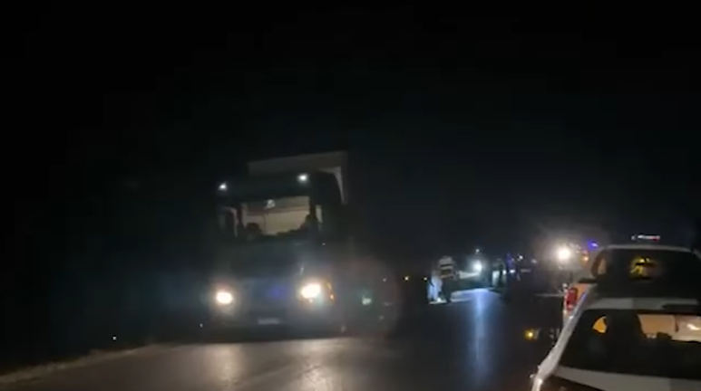 Makina përplaset me trailerin me targa serbe në Lezhë, një viktimë dhe katër të plagosur