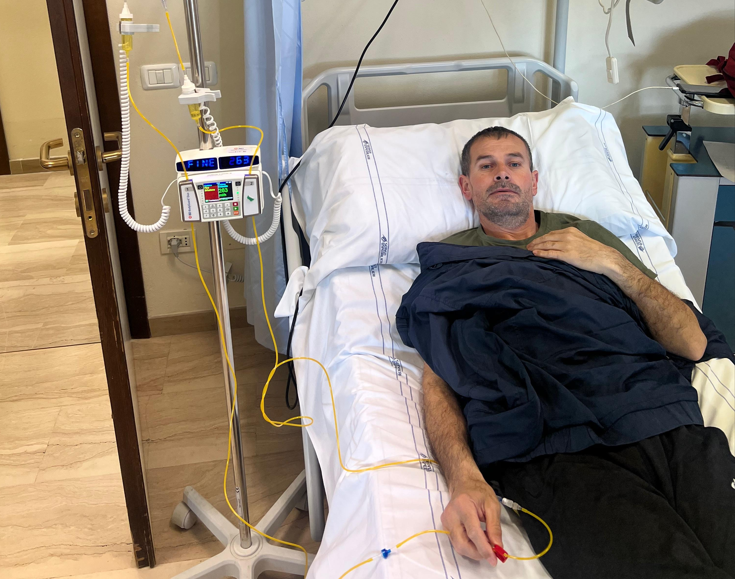Djali kërkon ndihmën e shqiptarëve për babain e tij që po lufton me vdekjen