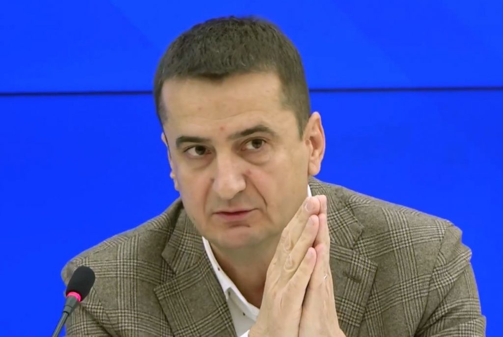 Berati në errësirë, qeveria hesht nën vapën përvëluese të korrikut