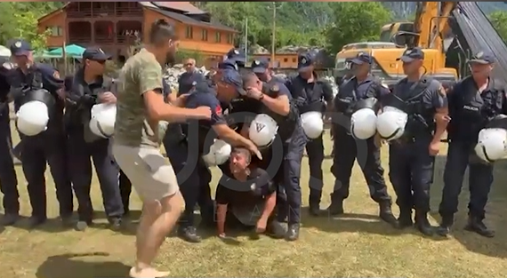 Skandal në Theth  Policia dhunon një qytetar me aftësi të kufizuara