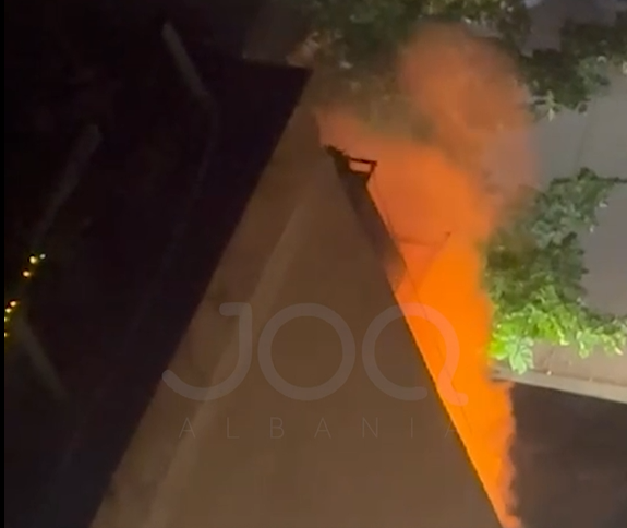 Përfshihet nga flakët një apartament te sheshi “Wilson”