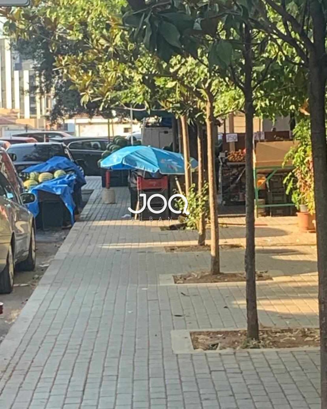 Problemet e qytetarëve me aftësi të kufizuara në Yzberisht, mungon hapësira në trotuare për të lëvizur