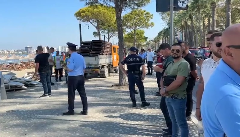 Plazhet publike në Vlorë nuk janë pronë private, ndërhyrje ndaj subjekteve pa licencë