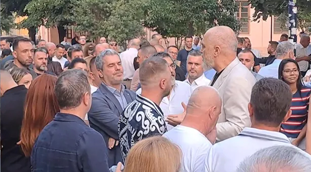 Pas Tiranës, Rama-shtet merr timonin e bashkisë Vlorë, Dredha ‘kukull’ në dorën e tij