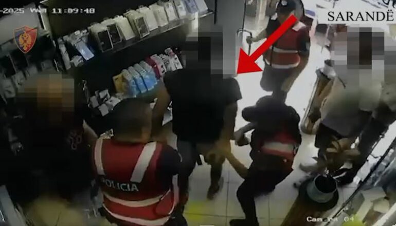 Kapet në flagrancë në Ksamil, përpiqej të shiste celularin e vjedhur gjatë natës