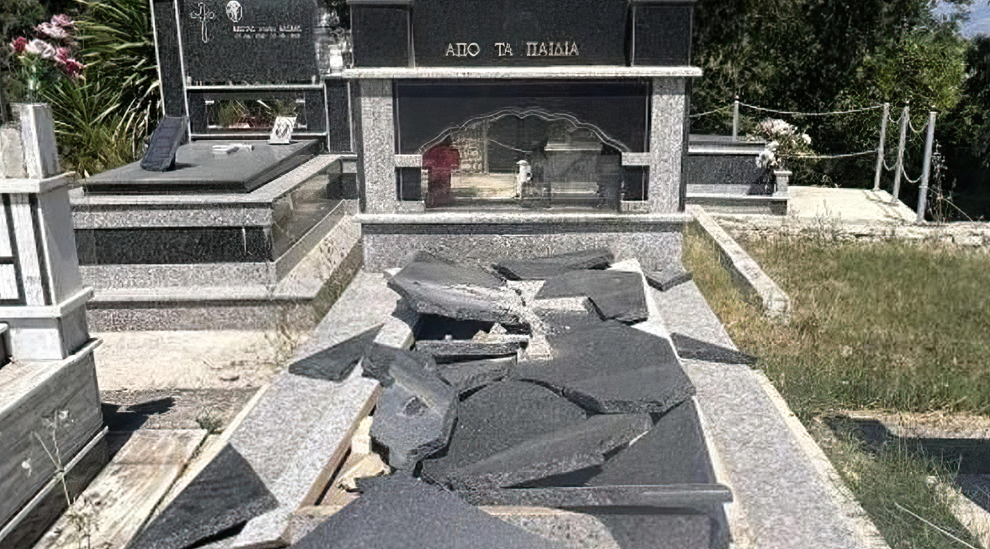 Akt vandal në Vrion  Dhunohet një varr  komuniteti i tronditur