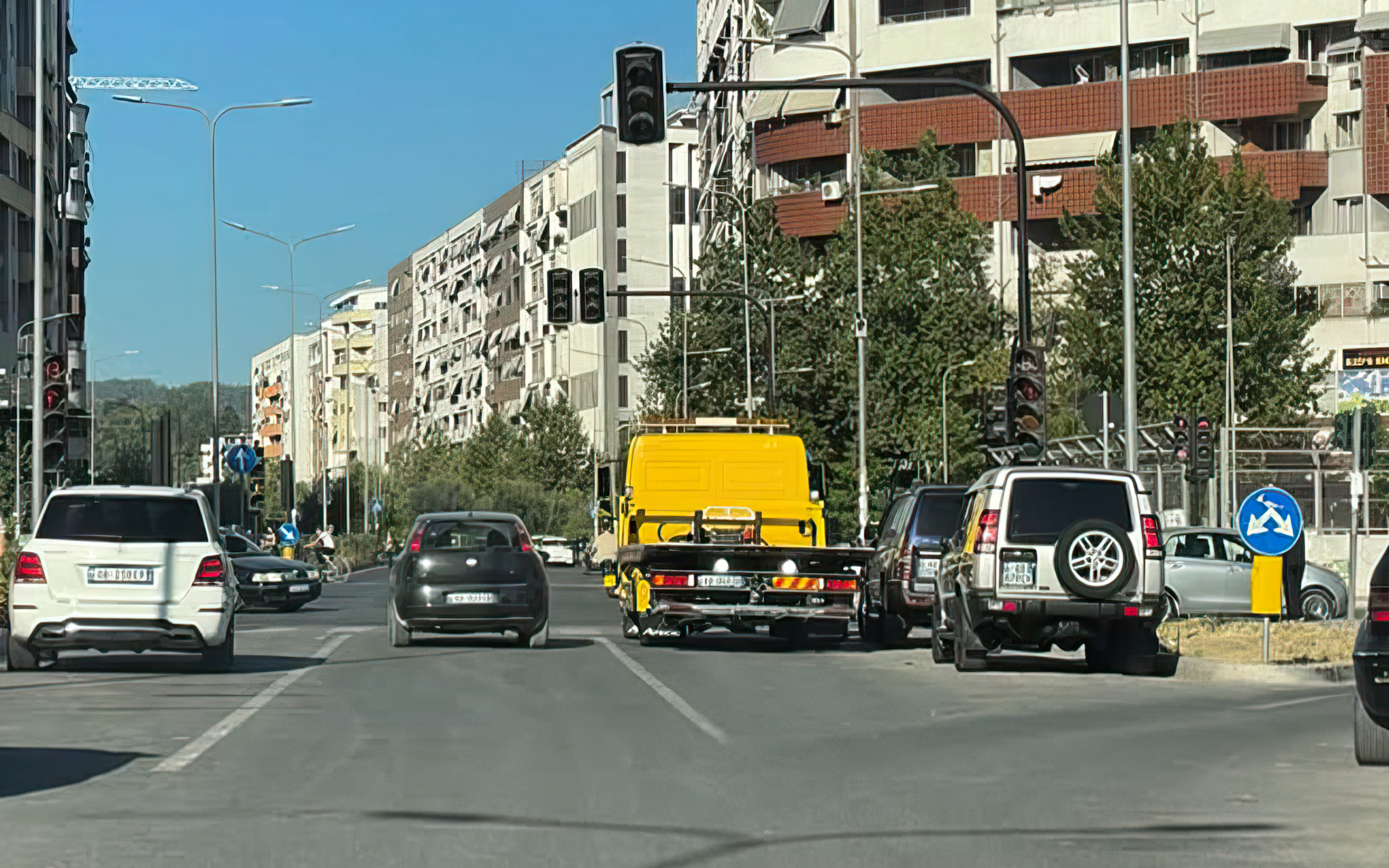 Karrotreci dhe makina zënë korsitë prej 1 viti në Astir, autoritetet heshtin