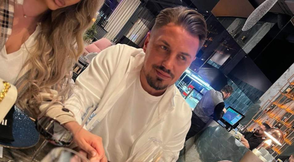 Raportohet se Blero dashurohet sërish, një mal dhurata për partneren e re