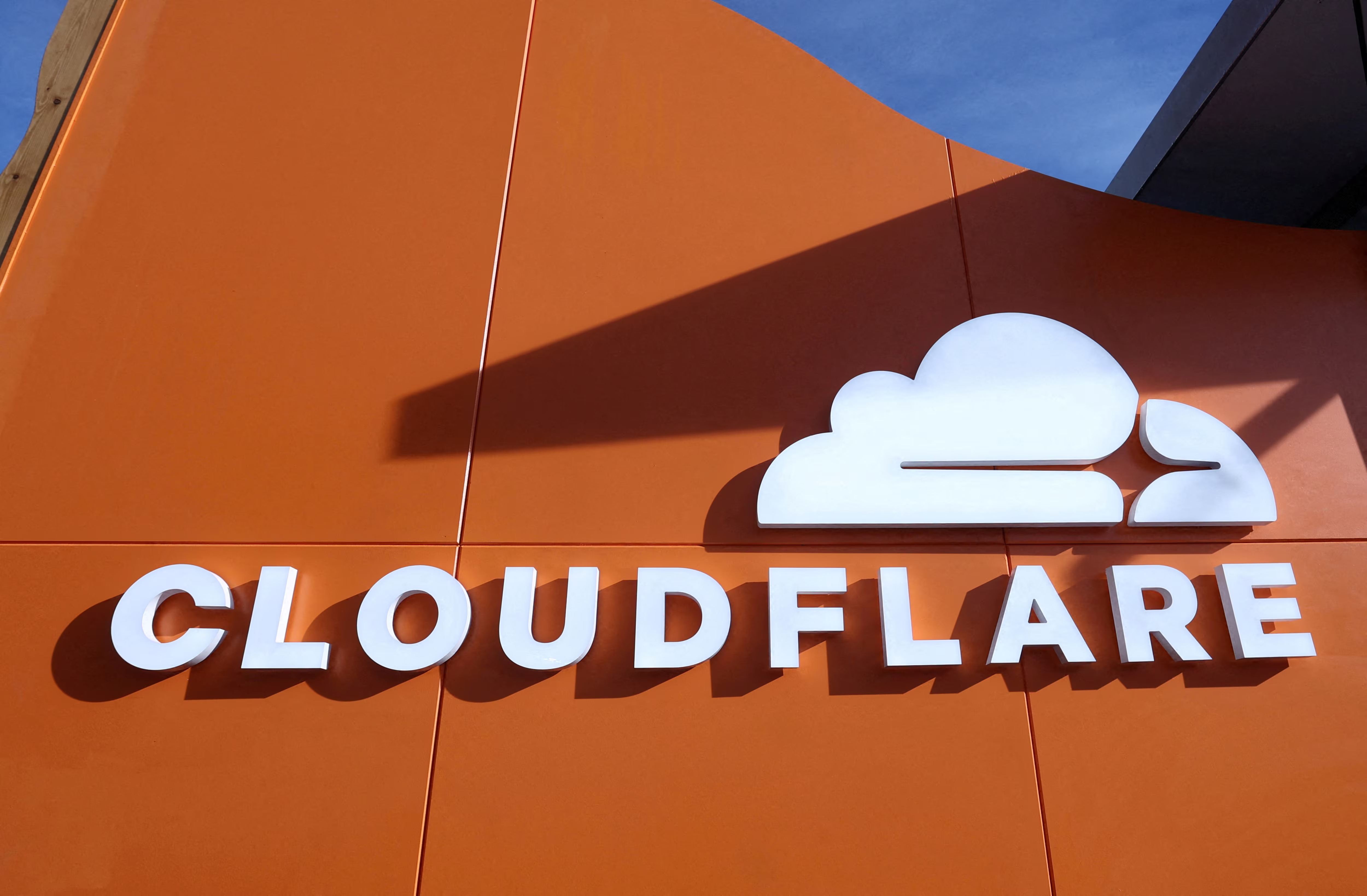 Cloudflare prezanton një mënyrë për të ndalur grabitjen falas të përmbajtjes nga botët e inteligjencës artificiale