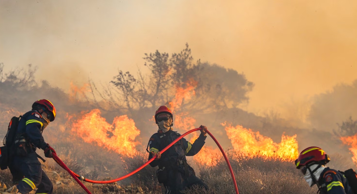 Temperaturat e larta, Greqia urdhëron pushime nga puna