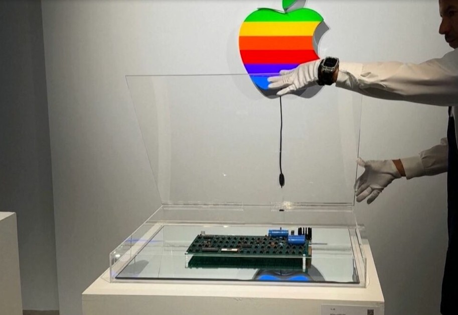 Ende në gjendje pune, del në ankand një “Apple 1”
