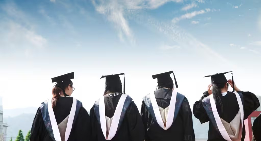 Diploma nuk mjafton më: pse tregu i punës refuzon të rinjtë e diplomuar