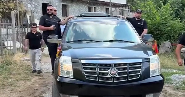 Me bodyguardë në mes të Thethit, “profesori” sfidon Ramën
