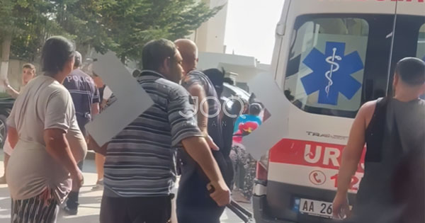 Plas grushti mes kushërinjve te Spitali i Fierit