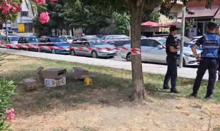 Dominotë “mollë sherri” mes të moshuarve në Durrës, një i plagosur me thikë