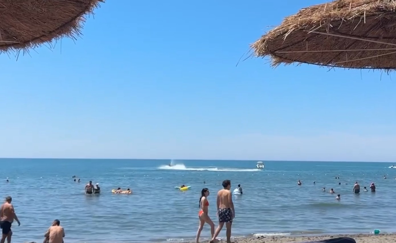 Pushuesit te Rana e Hedhun nën rrezik: Ilyonis Hotel ka uzurpuar plazhin me jet ski