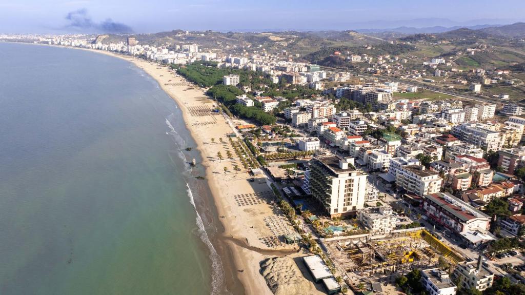Golemi pa ujë, ndërsa nyja e Manskurisë shkatërron sezonin turistik