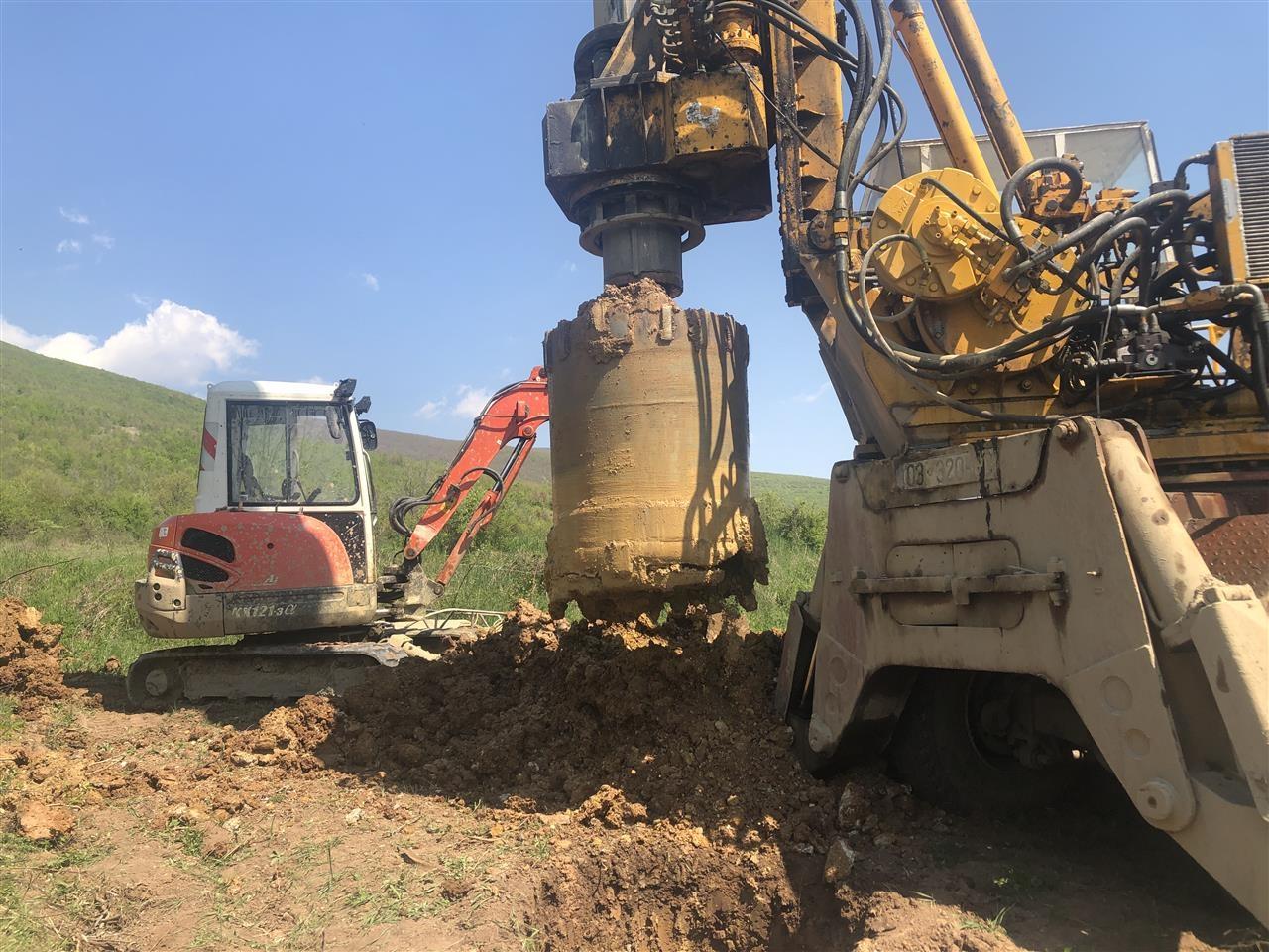 Shembja e dheut i kushton jetën punëtorit në Gramsh