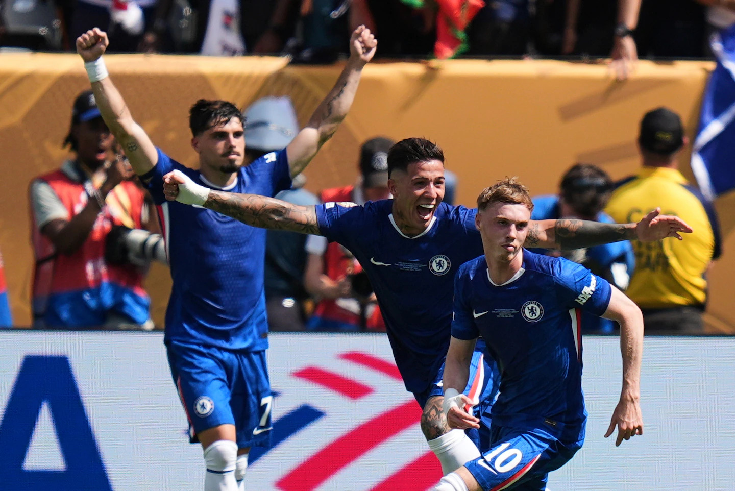 Chelsea shpallet kampion bote për klube, mposht thellë PSG në finale