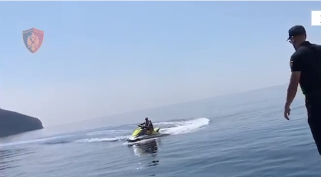 Përplasje e rrezikshme me motorë uji në zonën turistike të Golemit