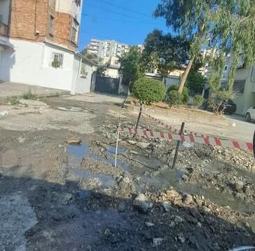 Kaosi urban në Lagjen Rilindja të Vlorës thellohet mes mungesës së ndërhyrjeve dhe neglizhencës shtetërore