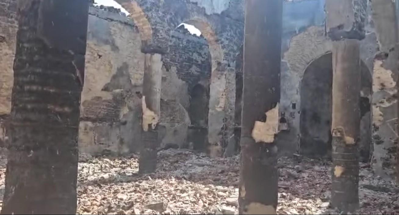 Zjarret në Delvinë djegin kishën historike dhe 11 shtëpi, evakuoen 3 fshatra