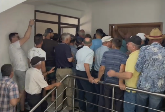 Protesta kundër ndërtimit të HEC-it në Kurdari, banorët kërkojnë mbrojtjen e jetës dhe mjedisit