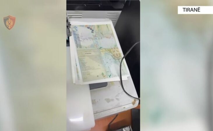 Laborator për pasaporta false në Tiranë, babë e bir në pranga për trafik dokumentesh drejt SHBA-së dhe BE-së