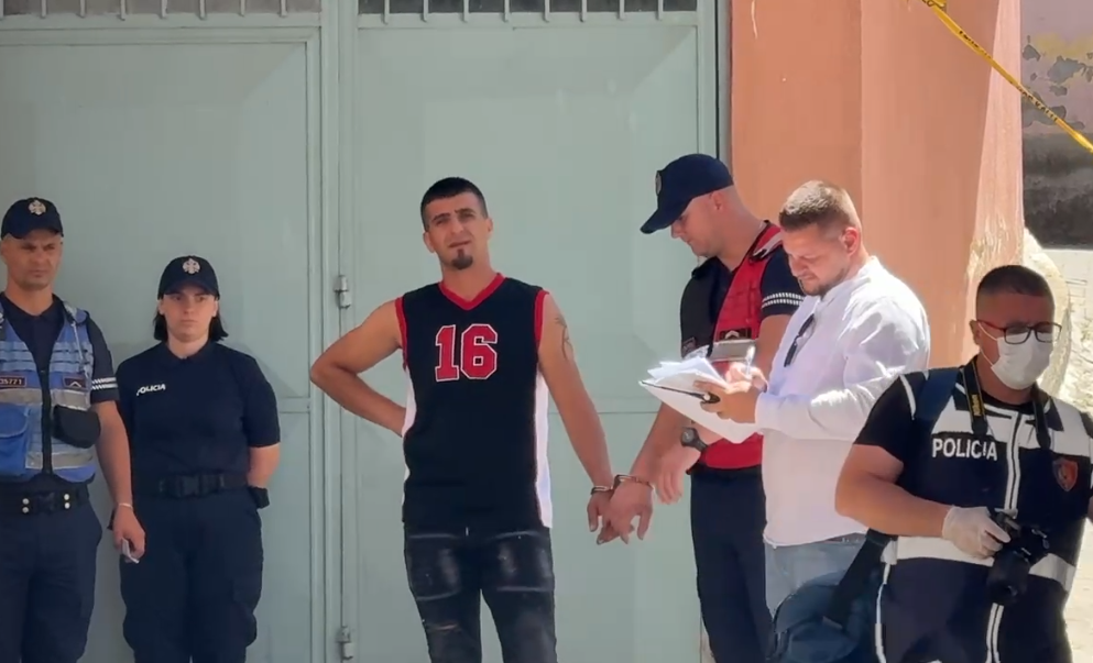 Prej 8 vitesh të lidhur bashkë, autori i dyshuar debatoi me Kozetën dhe e vrau me thikë