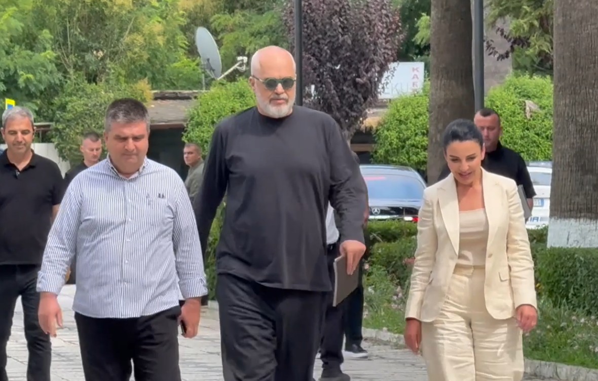 Ashtu si në Vlorë,  Rama ‘pastron fundin e detit’ në Fier, por harron ‘peshkun e madh’ Subashi!