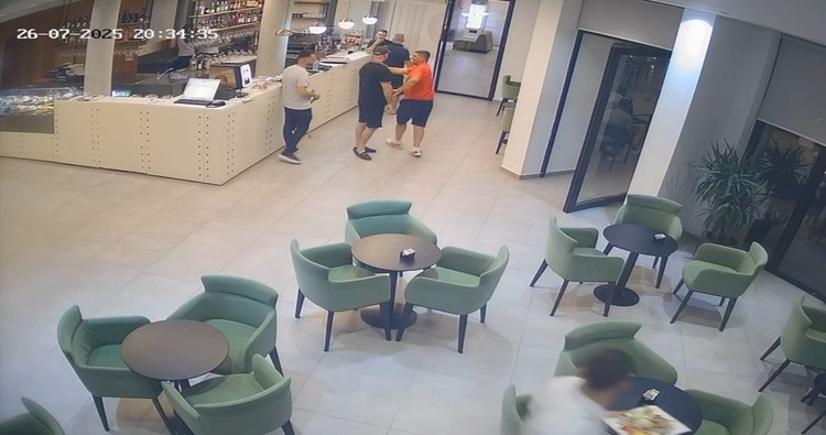 Vetëm pezullim nga detyra për komisarin ‘boksier’ që rrahu kamarierin