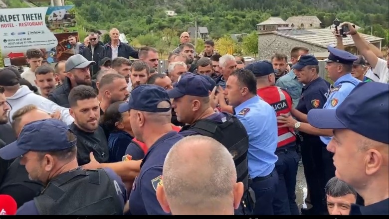 Banorët e Thethit përplasen me IKMT-në për prishjen e objekteve pa leje në zemër të fshatit turistik