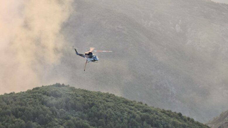 Shpërthen zjarr i madh pranë një fshati në Strugë, kërkohet ndërhyrja e helikopterit
