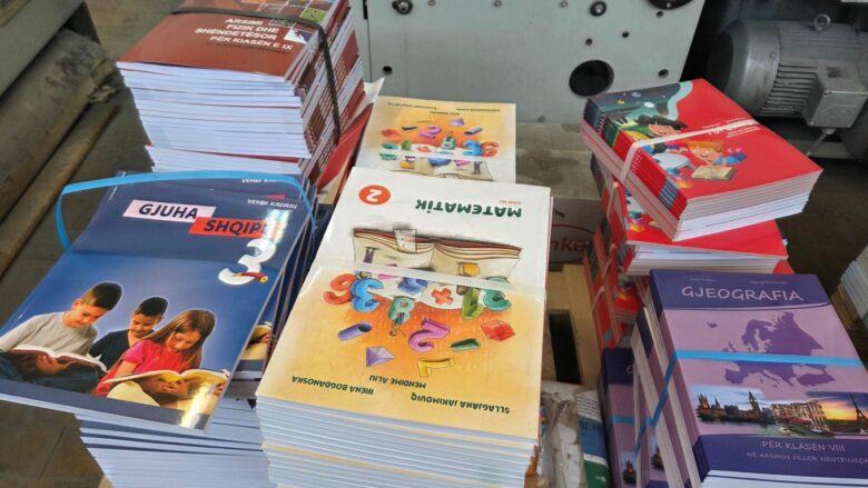 MASH: Tekste shkollore për të gjithë nxënësit në fillim të vitit të ri shkollor