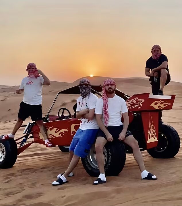 Daily Mail ‘skanon’  grupin Hellbanianz: Nga një lagje komunale në lindje të Londrës, drejt shkëlqimit të Dubait