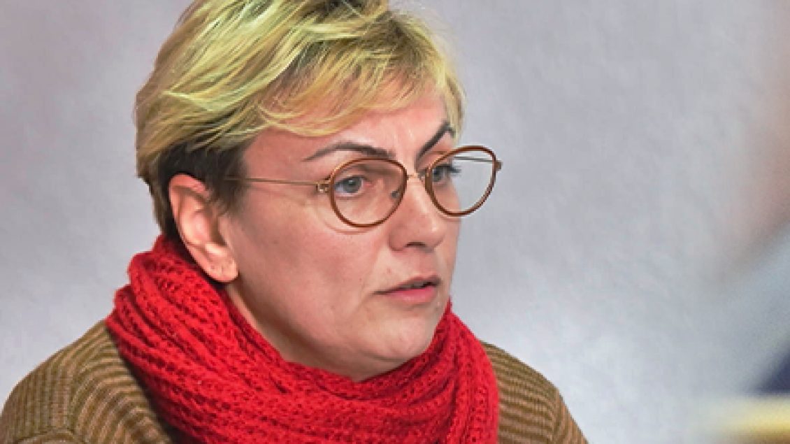 Pasi sulmoi virtualisht gjyqtarët e Kushtetuesës, Dejona Mihalit i ndodh e papritura