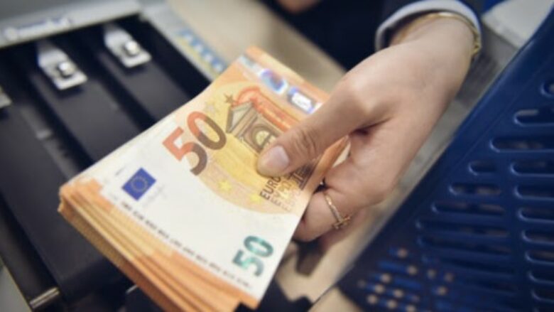 ​Qytetarët e Kosovës për pesë muaj morën kredi në banka mbi një miliard euro