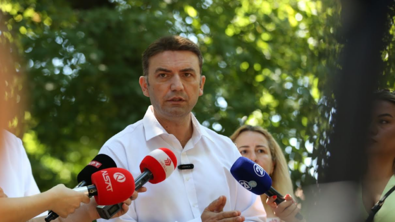 Osmani për reformat në arsim: Më pak nxënës në klasë, telefonat jashtë klasave