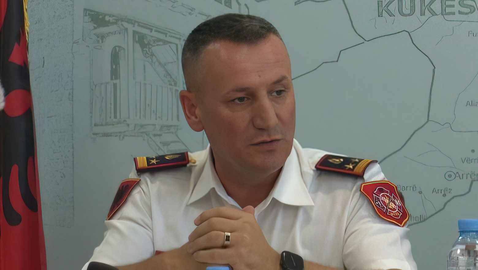 Zjarret përvëlojnë vendin, Drejtori i Zjarrfikësve: Nuk na mbron një bluze nga zjarri