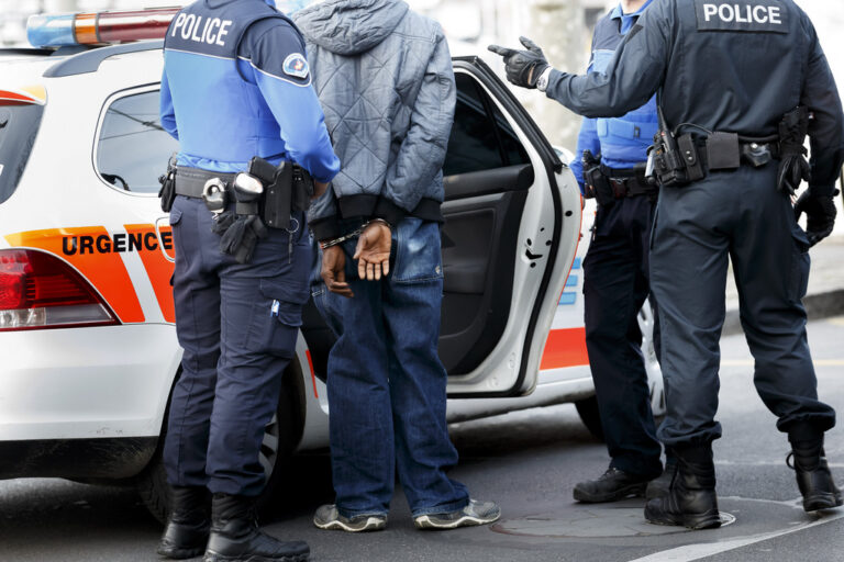Arrestohen dy kosovar në Cyrih, policia iu gjen sende të vjedhura në veturë