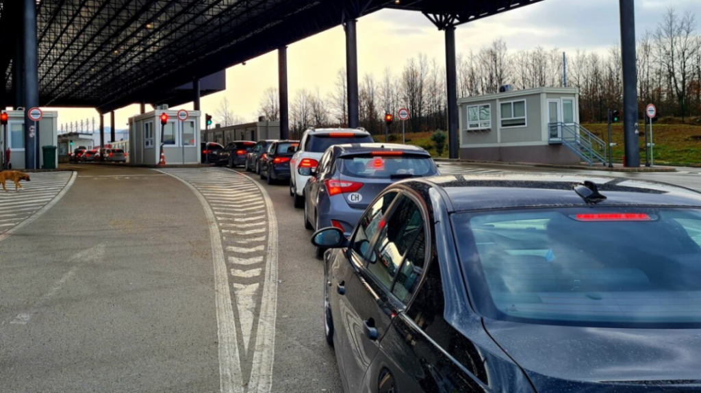 Zvogëlohet koha e pritjes në pikat kufitare