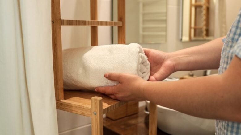 Si të bëni peshqirët të butë dhe të thithin ujin perfekt – vetëm me një përbërës