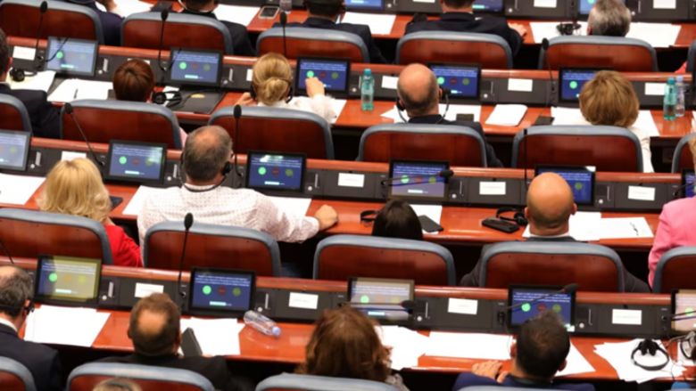 Për 13 muaj deputetët në Maqedoni morën mbi 300 mijë euro për harxhimet e rrugës