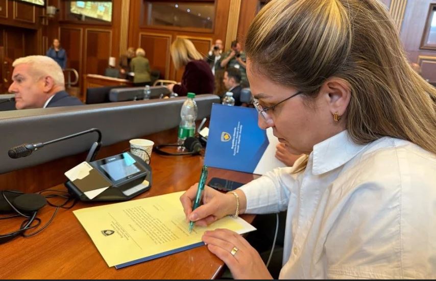 Selimi tregon pse nuk votoi pro Gërvallës kryeparlamentare